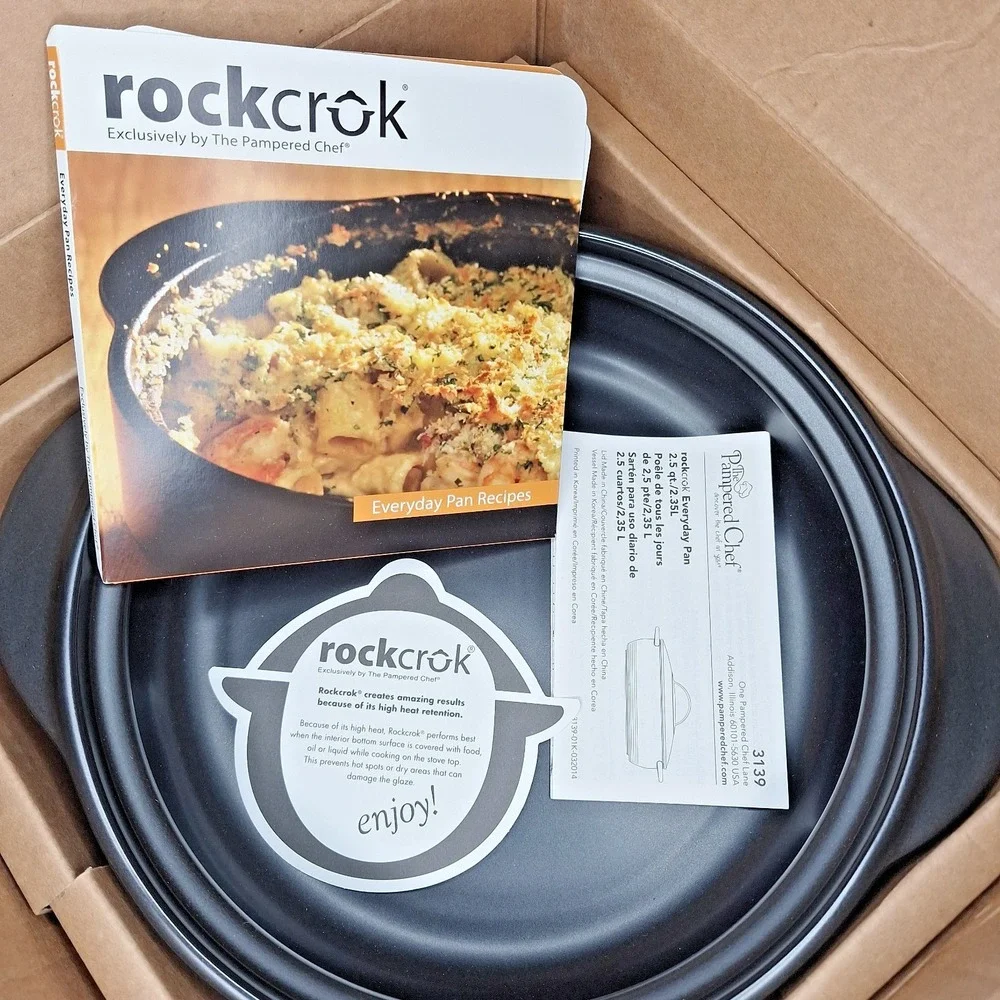 Pampered Chef Rockcrok Everyday Pan Dutch Oven 2.5 QT 2.35L New 3139 Open Box